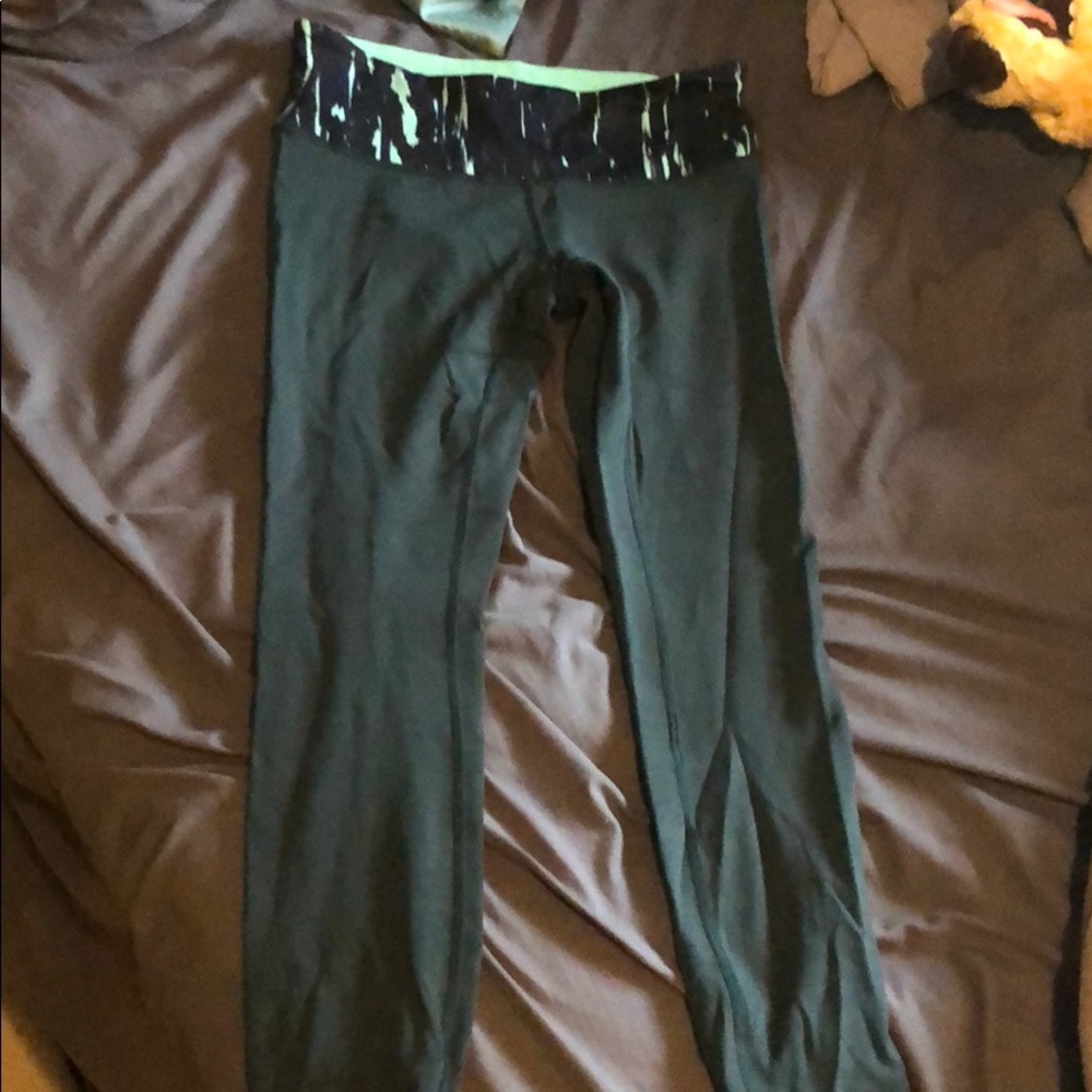 Barely worn reversible lululemon wunder unders.